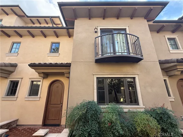 $1,100,000 | 158 South Sierra Madre Boulevard, Unit 11, Pasadena, CA 91107