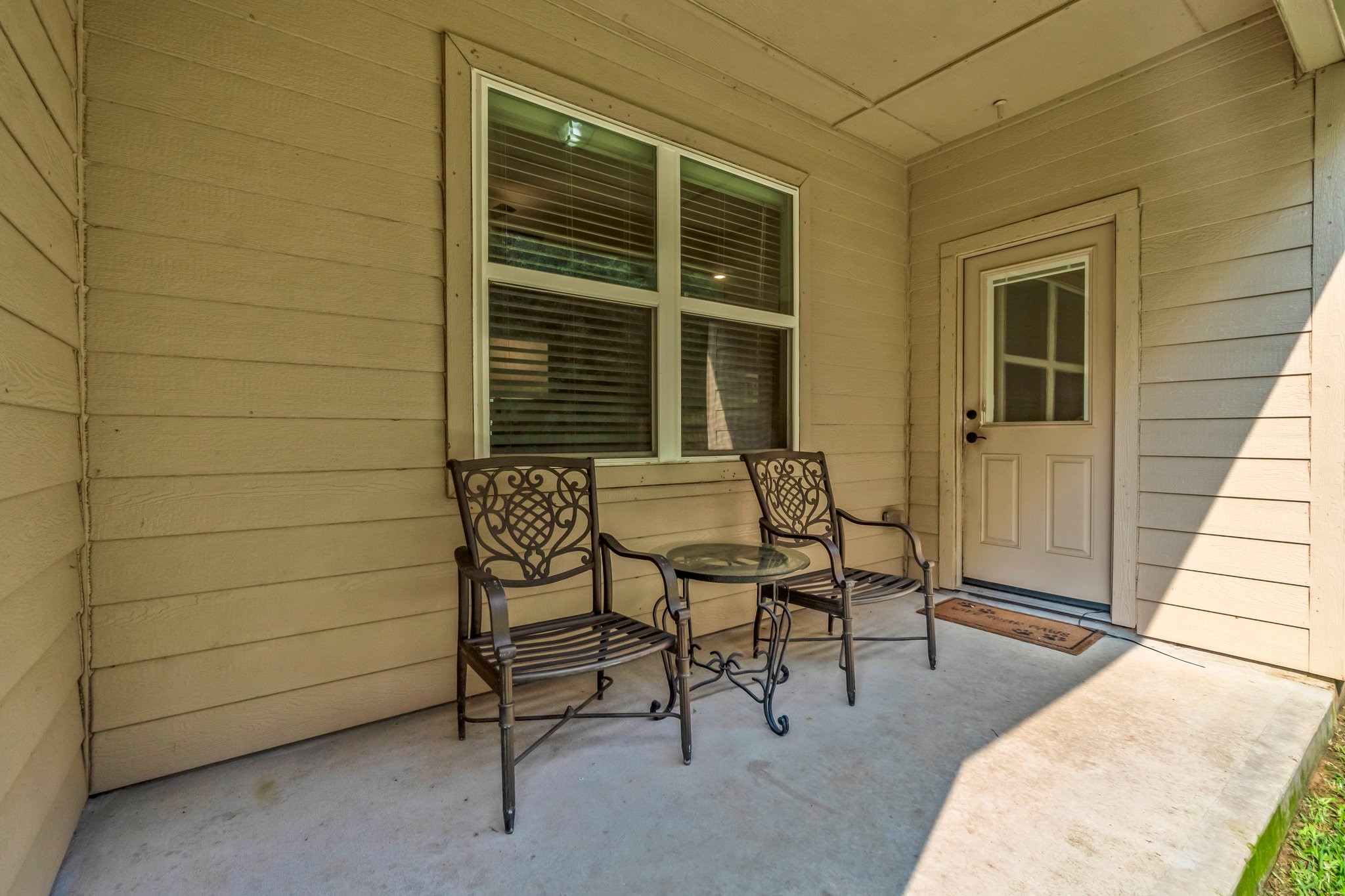 7643 Glaber Leaf Road Conroe, TX 77304 - Photo 20 of 26 Enjoy your covered patio with your morning coffee or a glass of wine in the evening.