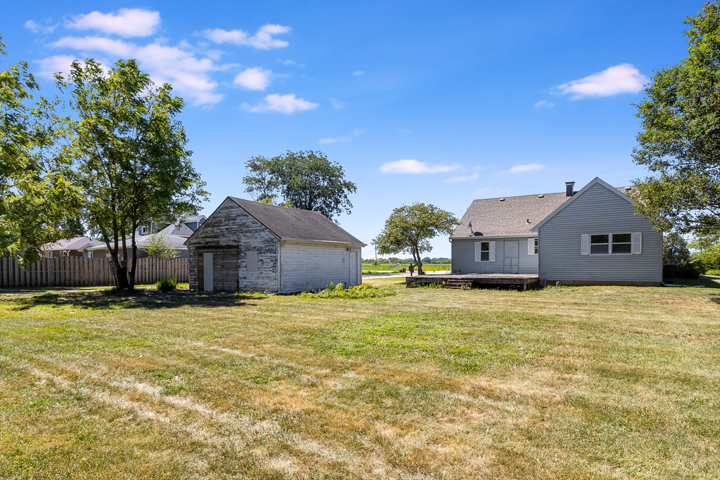 25265 South Chicago Road Elwood, IL 60421 - Photo 13 of 16 a house with yard in front of it