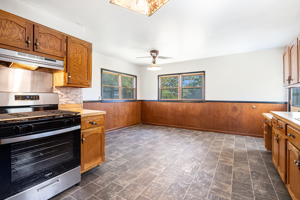 25265 South Chicago Road Elwood, IL 60421 - Photo 9 of 16 a kitchen with granite countertop a stove and a sink