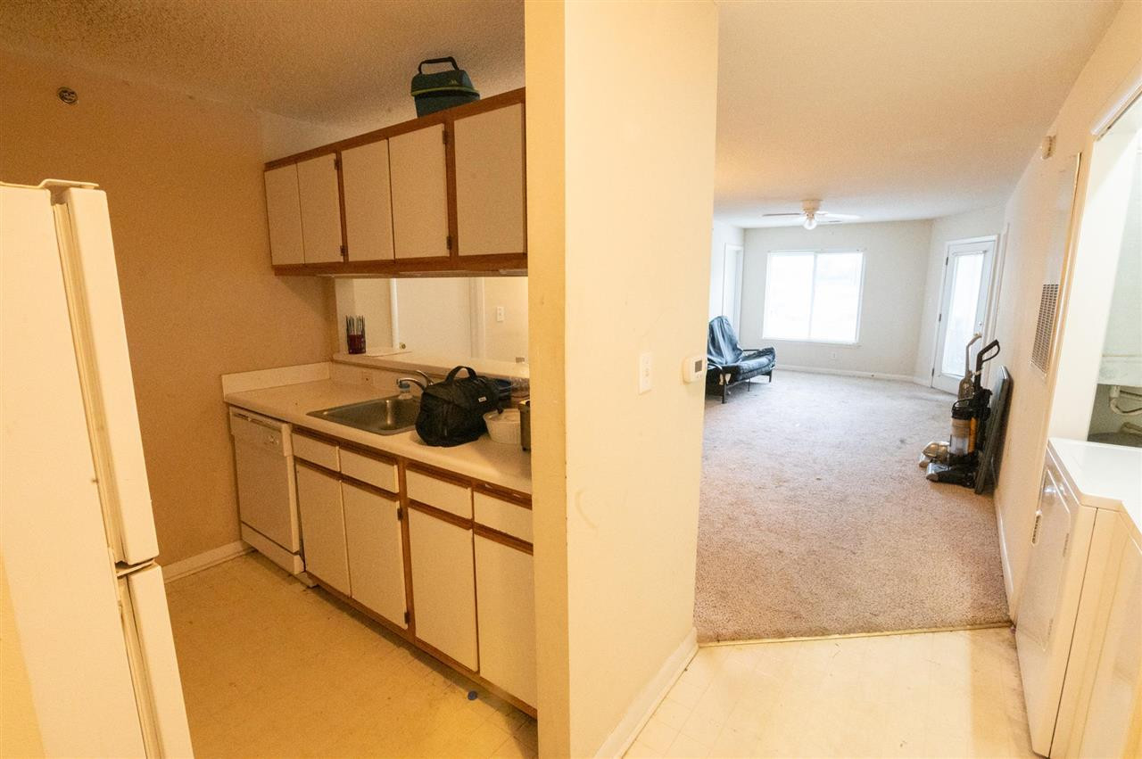 1430 Collegiate Circle, Unit 301 Raleigh, NC 27606 - Photo 2 of 3 Photo 2