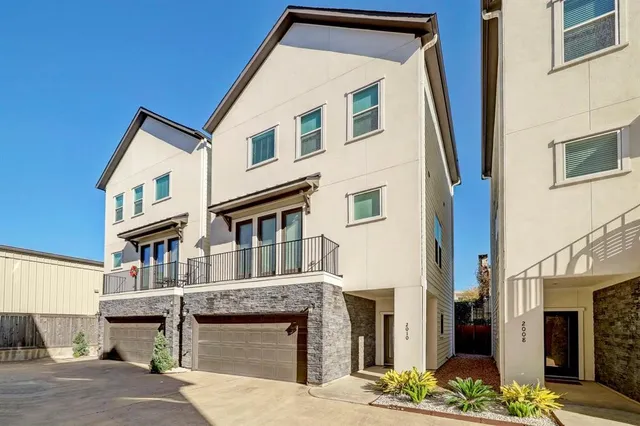 $395,000 | 2010 St Charles Street, Houston, TX 77003