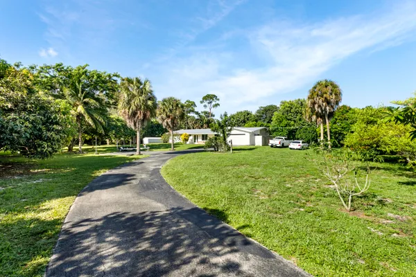 $4,500 | 5200 Club Road, Haverhill, FL 33415