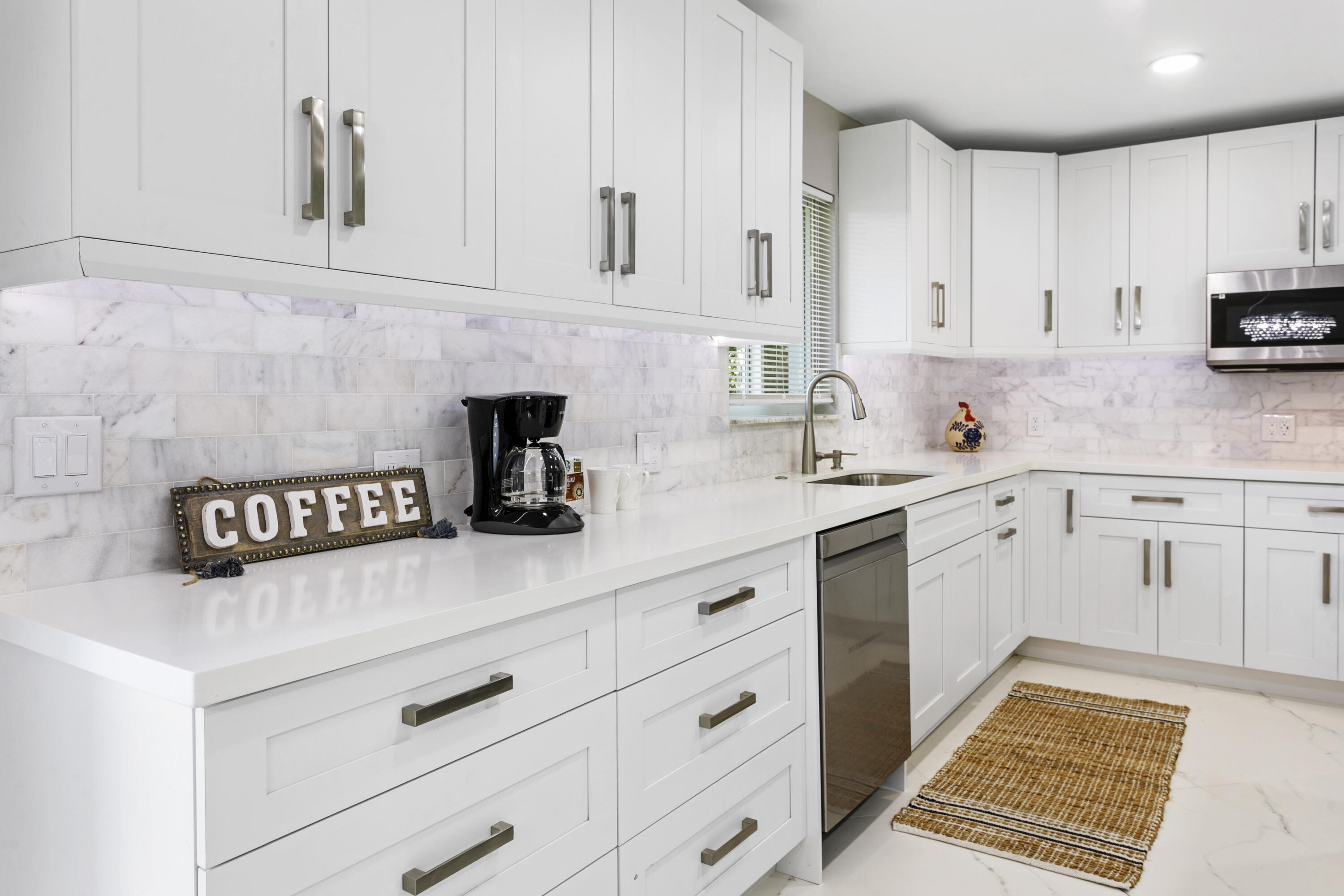 5200 Club Road Haverhill, FL 33415 - Photo 3 of 33 03-Carrera Marble Backsplash