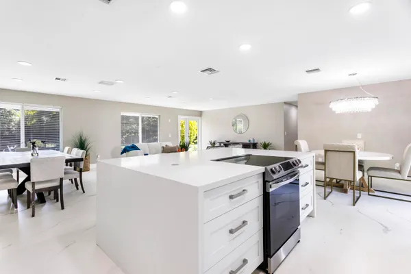 $4,500 | 5200 Club Road, Haverhill, FL 33415