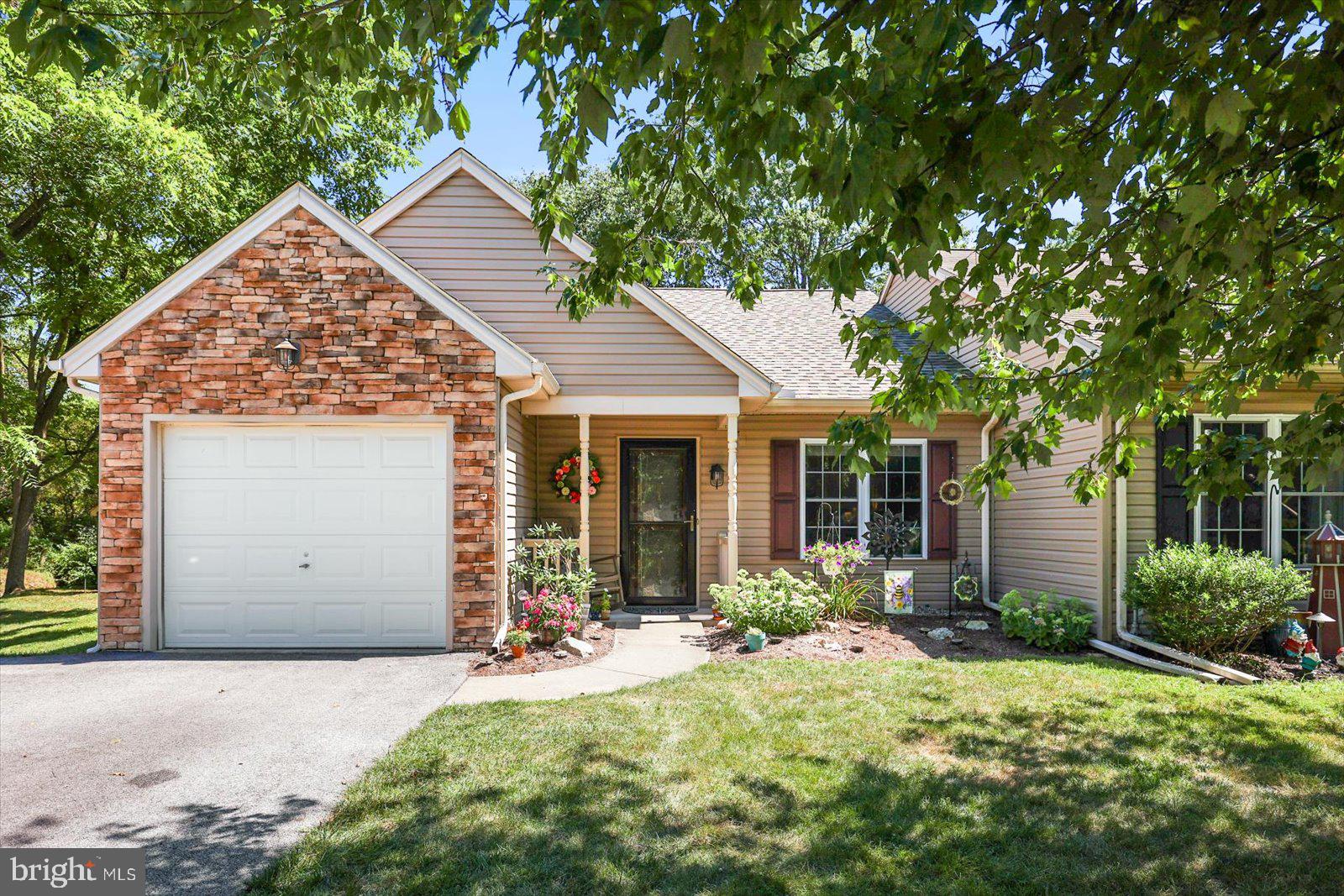 2310 Daisy Road York, PA 17402 - Photo 1 of 36