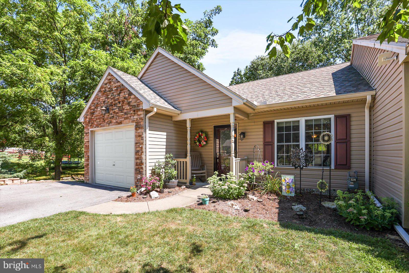 2310 Daisy Road York, PA 17402 - Photo 3 of 36