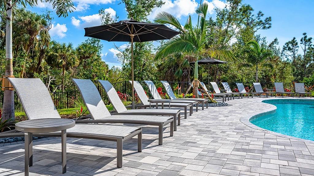 6917 Prairie Oak Way Nokomis, FL 34275 - Photo 23 of 28 a view of a backyard with sitting area