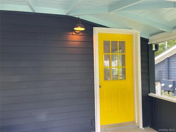 $2,700 | 41 Chestnut Avenue, East Setauket, NY 11733