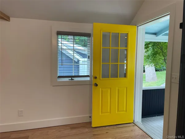 $2,700 | 41 Chestnut Avenue, East Setauket, NY 11733