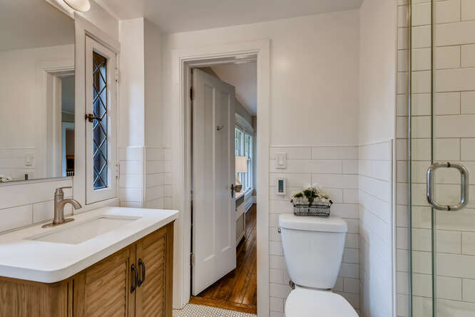 321 North Delaplaine Road Riverside, IL 60546 - Photo 39 of 52 a bathroom with a sink toilet and shower
