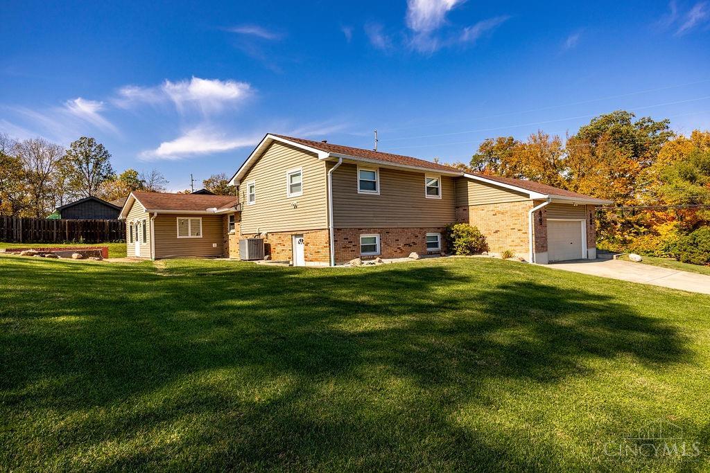 641 Hamilton New London Road Hamilton, OH 45013 - Photo 2 of 41