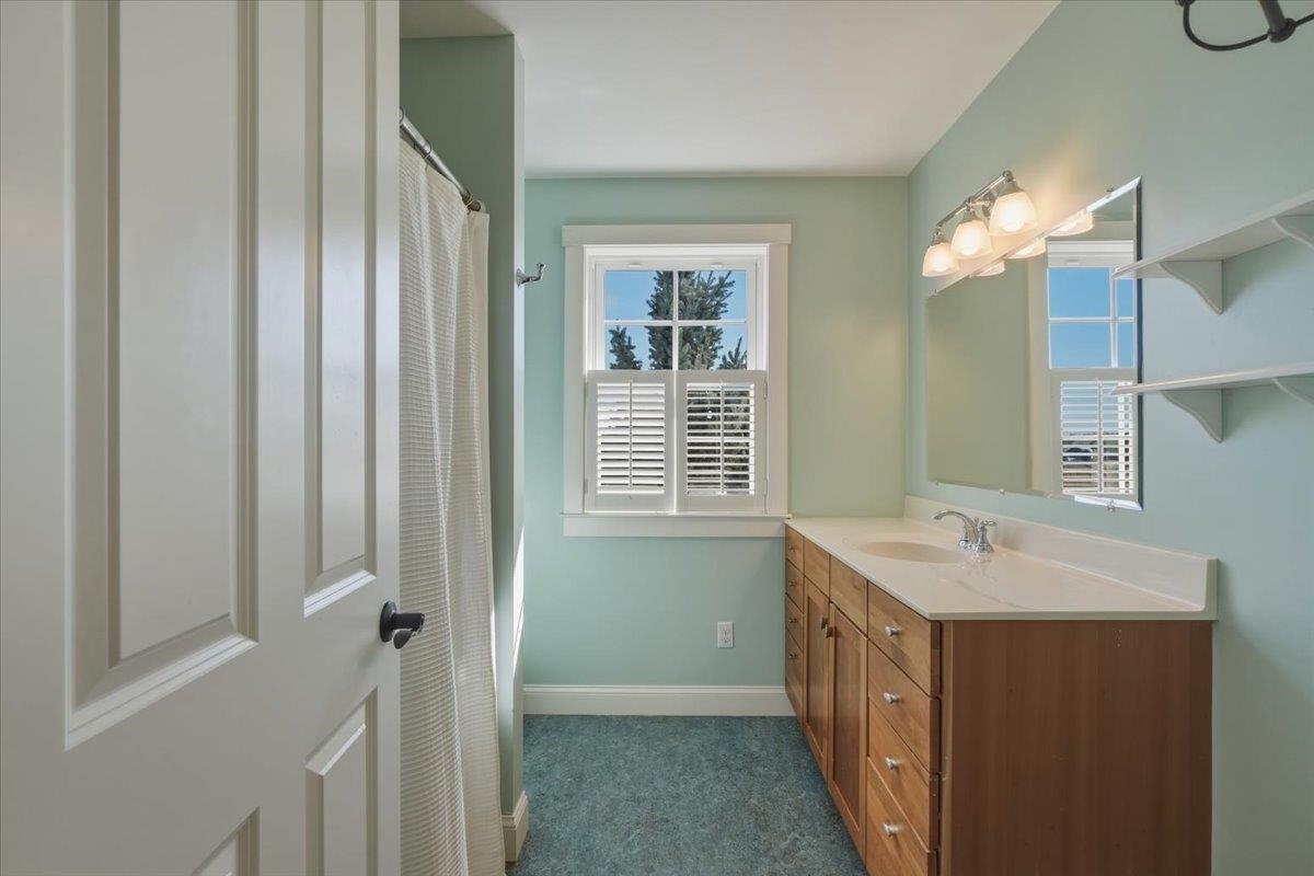18 North Jefferson Road South Burlington, VT 05403 - Photo 32 of 57