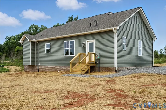 a view of backyard of house