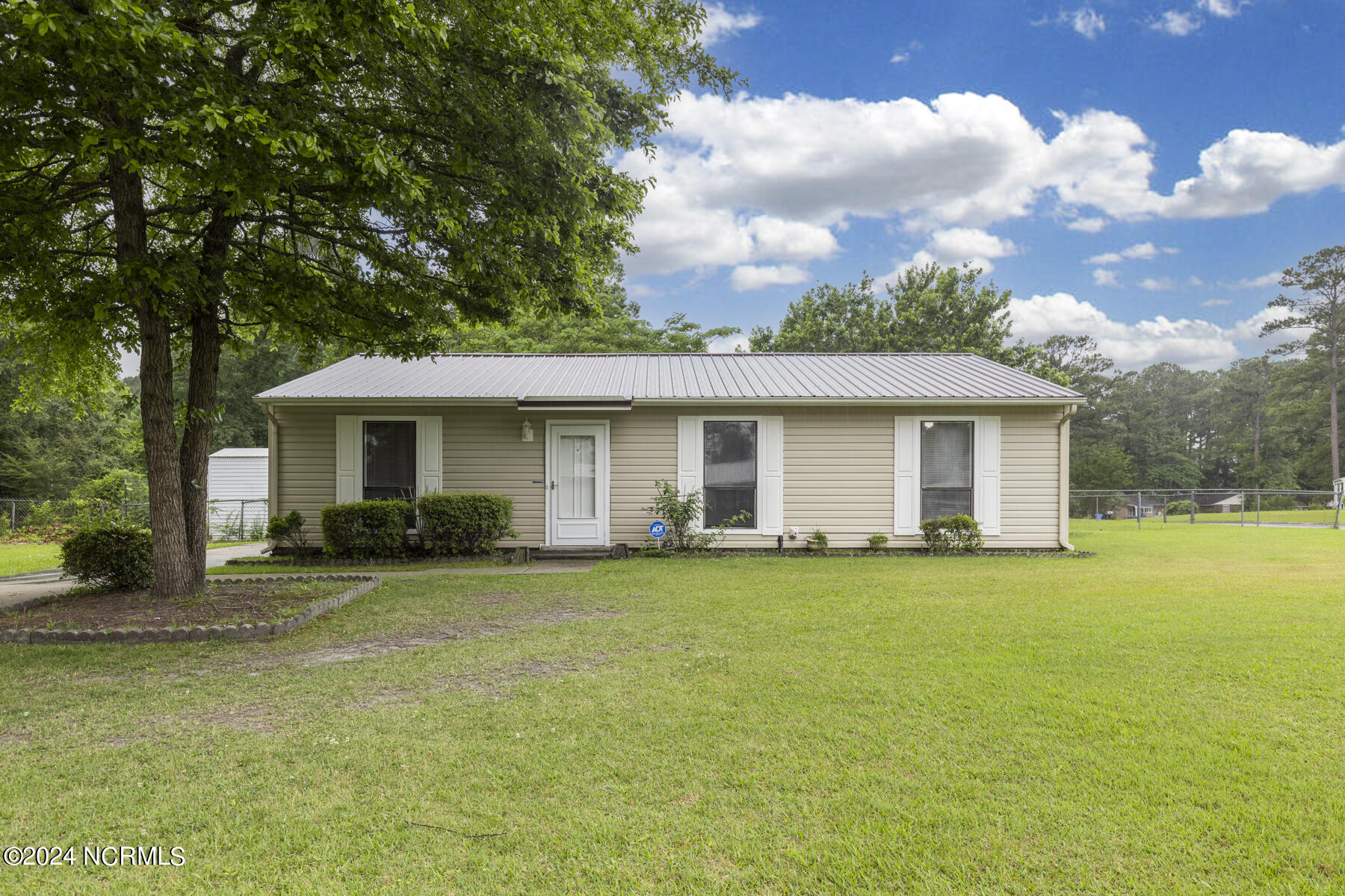 629 Shadowridge Road Jacksonville, NC 28546 - Photo 11 of 23 shadow-2