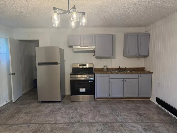 $895 | 117 Bowie Street, Clyde, TX 79510
