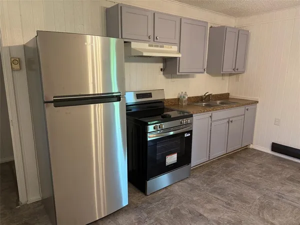 $895 | 117 Bowie Street, Clyde, TX 79510