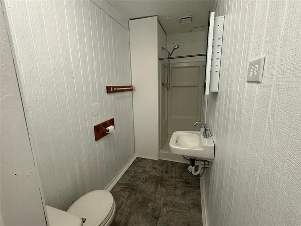$895 | 117 Bowie Street, Clyde, TX 79510