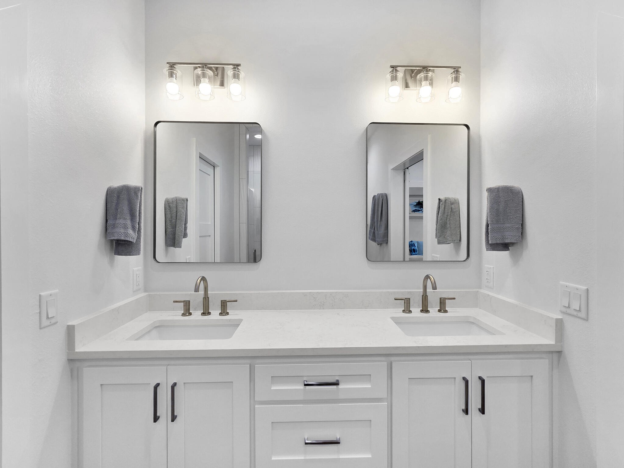 1221 Gulf Road Crystal Beach, TX 77650 - Photo 26 of 48 a bathroom with double vanity sinks and a mirror