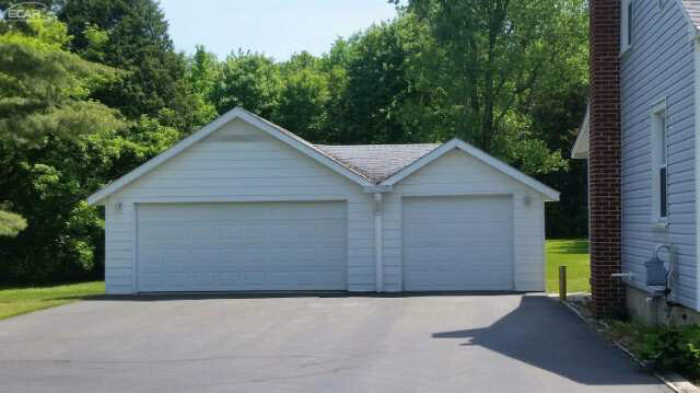 12138 North Linden Road Clio, MI 48420 - Photo 9 of 13 21169460-8.JPG