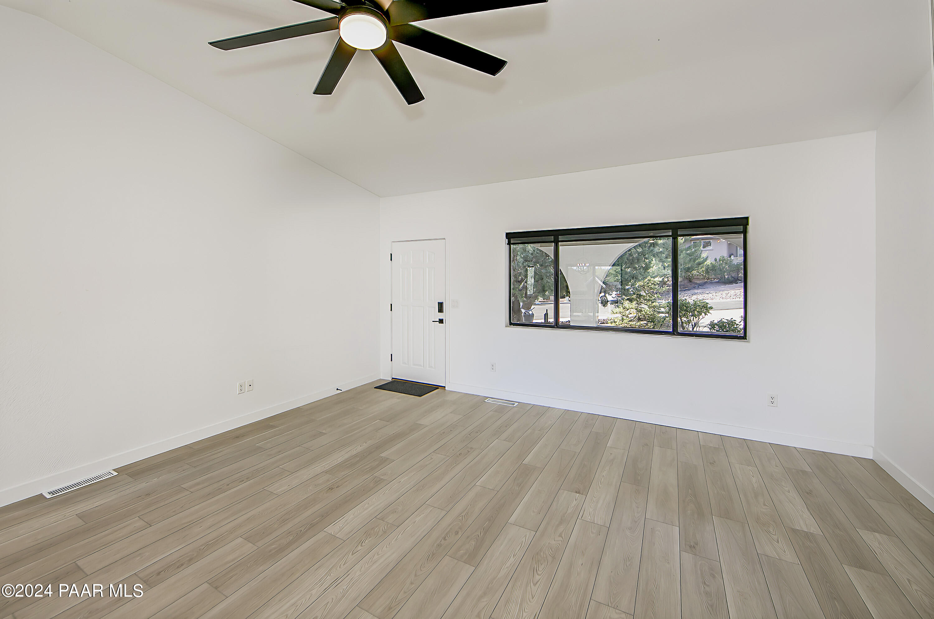 1411 Eagle Ridge Road Prescott, AZ 86301 - Photo 12 of 27 Primary bedroom