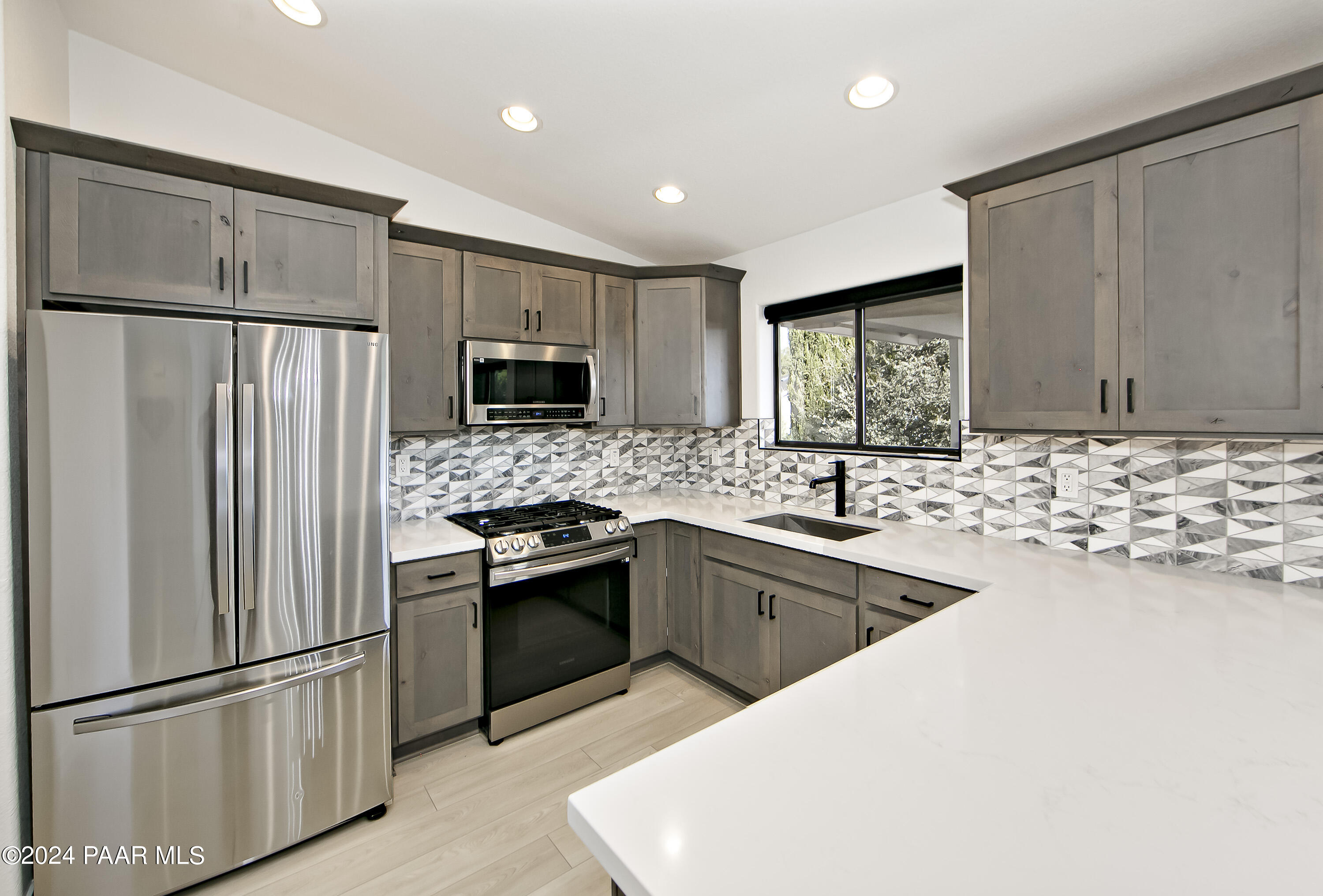1411 Eagle Ridge Road Prescott, AZ 86301 - Photo 9 of 27 kitchen