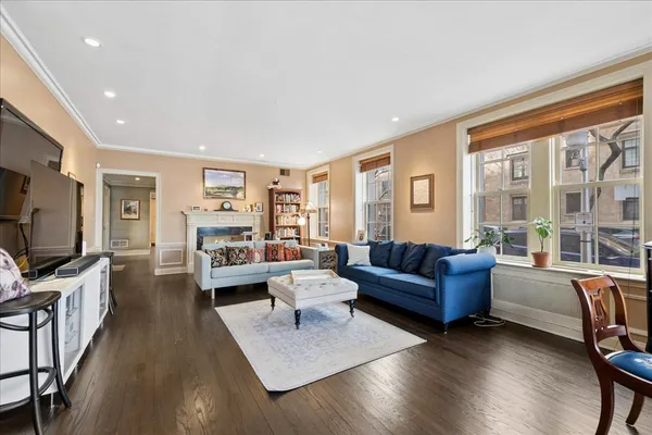 $389,000 | 3750 North Lake Shore Drive, Unit 1D, Chicago, IL 60613