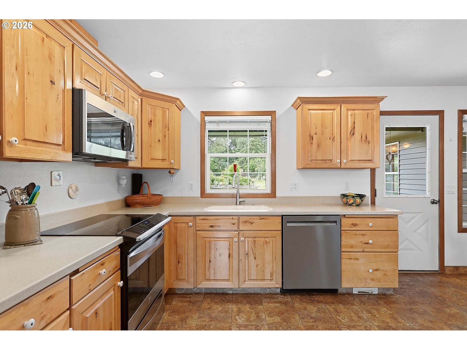 1400 Rockford Road Hood River, OR 97031 - Photo 11 of 47