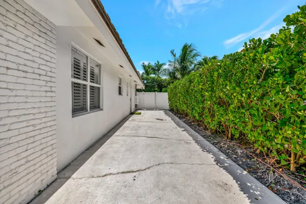 $21,500 | 136 Worth Court South, West Palm Beach, FL 33405