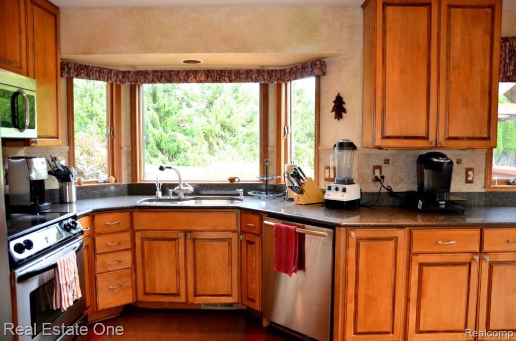 8032 Woodview Road Clarkston, MI 48348 - Photo 18 of 54 KITCHEN