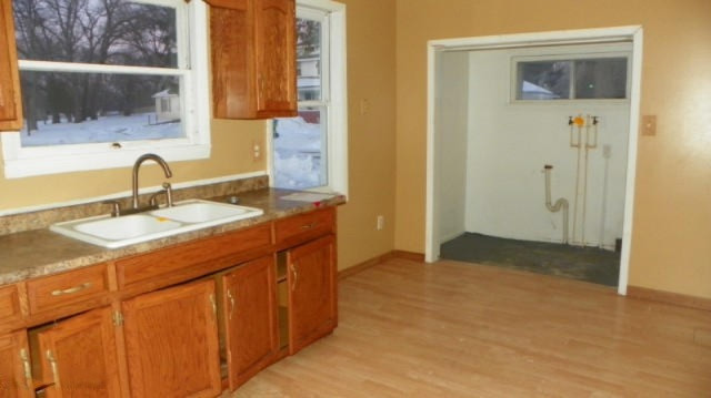 619 9th Street Three Rivers, MI 49093 - Photo 5 of 15 263-291504 kitchen 2