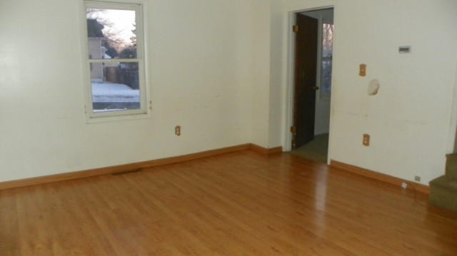 619 9th Street Three Rivers, MI 49093 - Photo 8 of 15 263-291504 livingroom 2