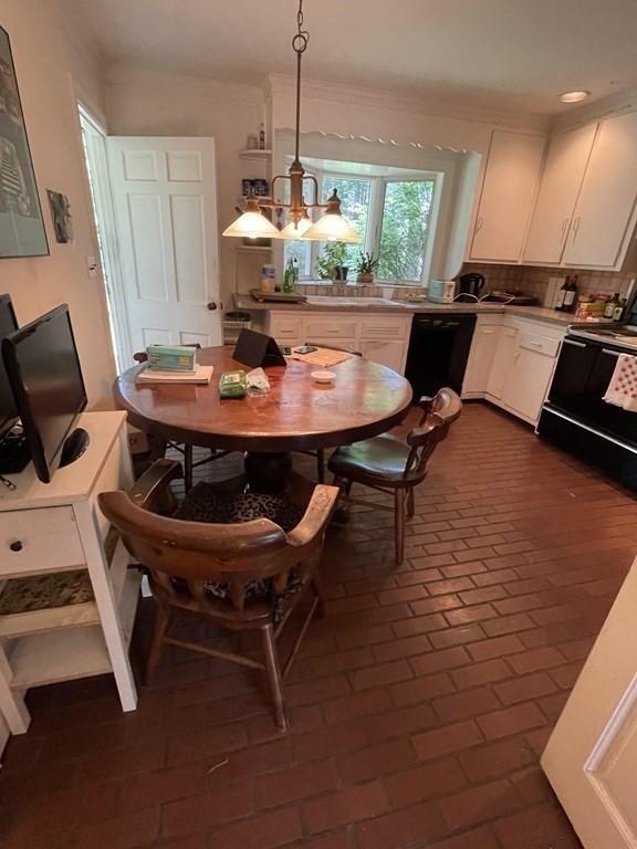 90 Bellingham Road Chestnut Hill, MA 02467 - Photo 6 of 10 Gallery Image 6