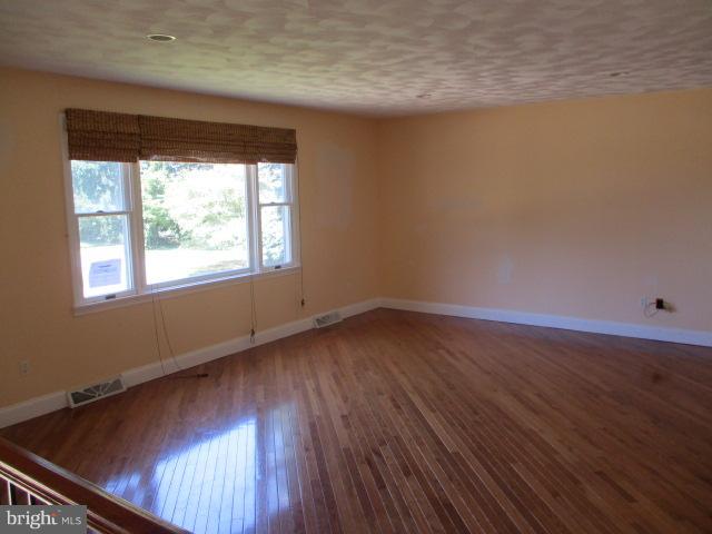 2541 Bert Fowler Road Hampstead, MD 21074 - Photo 5 of 21 Living Room