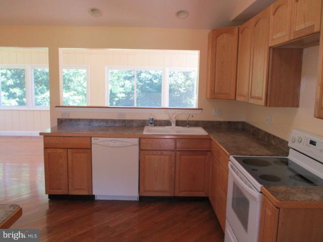 2541 Bert Fowler Road Hampstead, MD 21074 - Photo 6 of 21 Kitchen