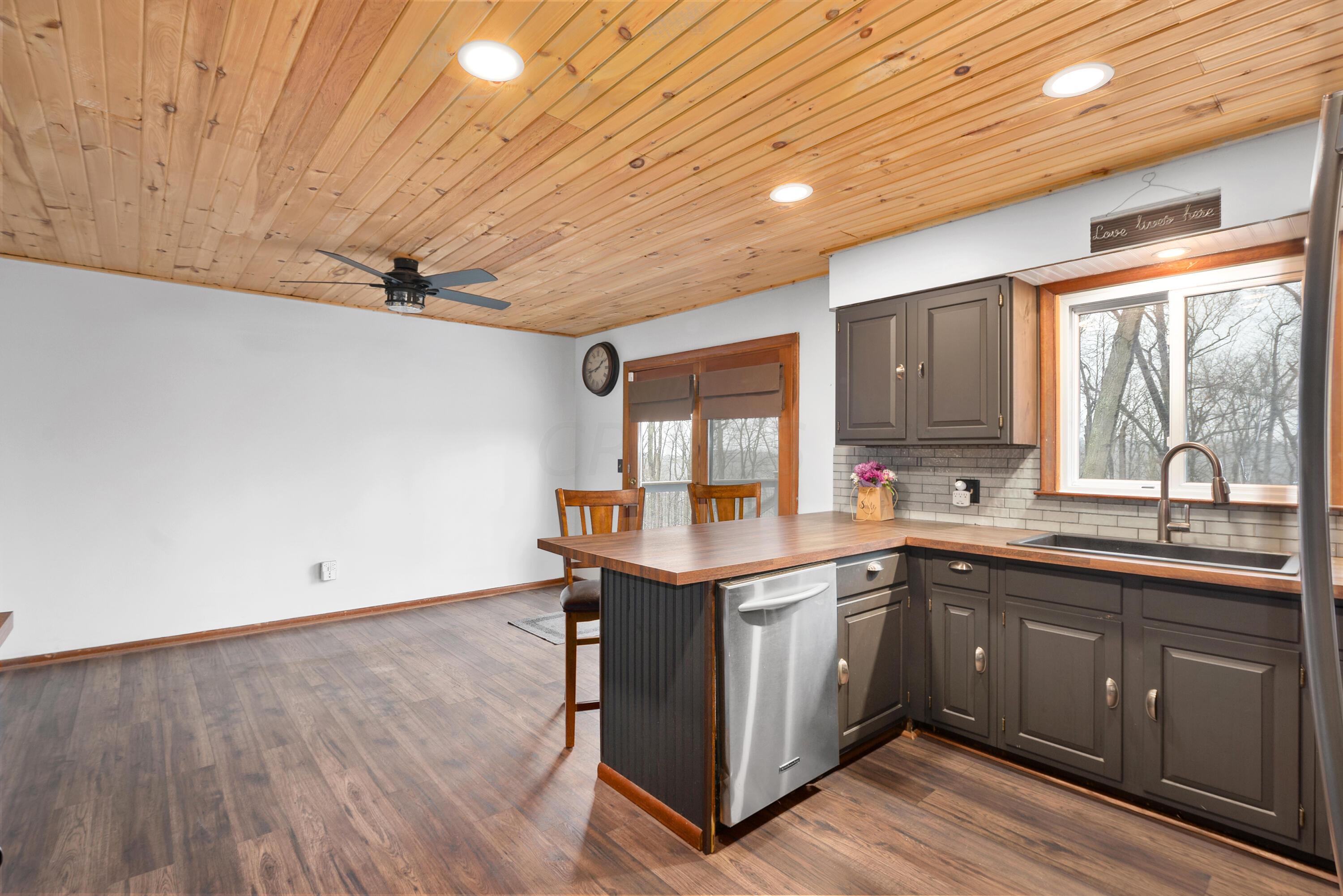 25823 Rockview Road Rockbridge, OH 43149 - Photo 7 of 75 Kitchen / Eating Space