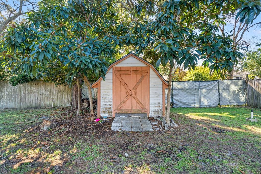 7222 Holiday Drive Spring Hill, FL 34606 - Photo 39 of 50 a backyard of a house with lots of green space