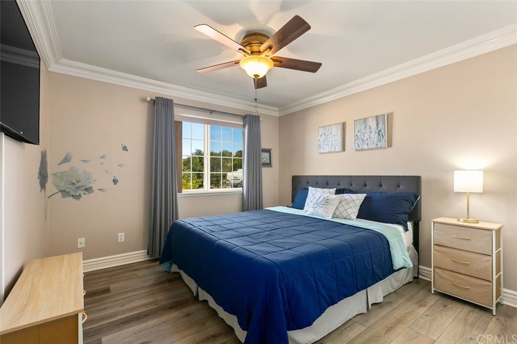 38345 Chaparral Drive Temecula, CA 92592 - Photo 17 of 43 a bathroom with a tub double sink and a mirror
