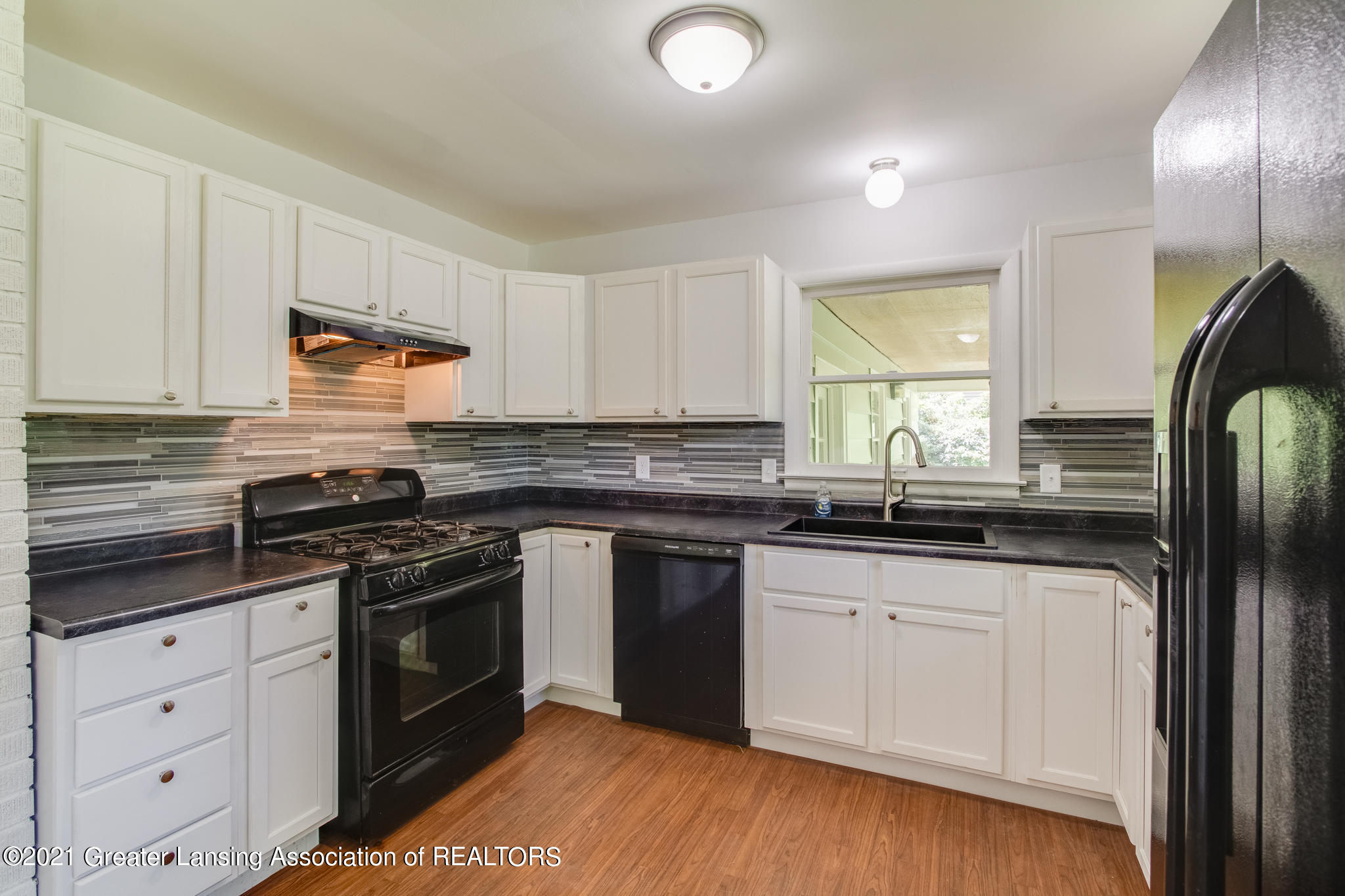 5634 Schafer Road Lansing, MI 48911 - Photo 8 of 28 5634_Schafer_STEVE_R-12