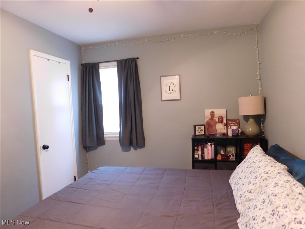 9720 West Ridgewood Drive Parma Heights, OH 44130 - Photo 23 of 46 View of bedroom