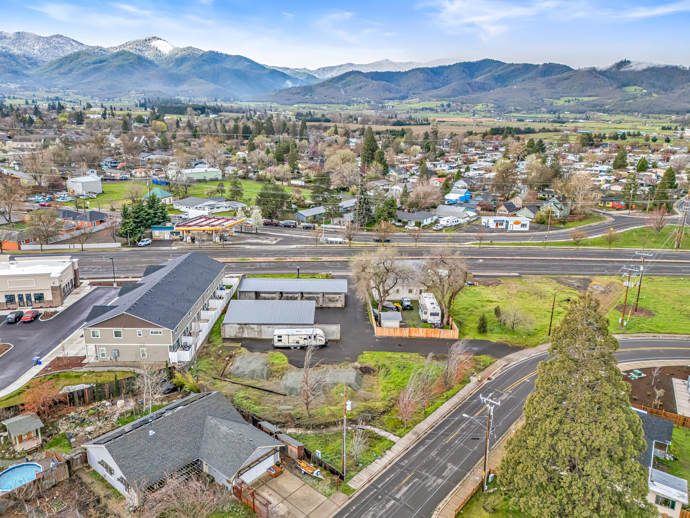 70 Suncrest Road Talent, OR 97540 - Photo 12 of 16 DJI_20250331090109_0004_D