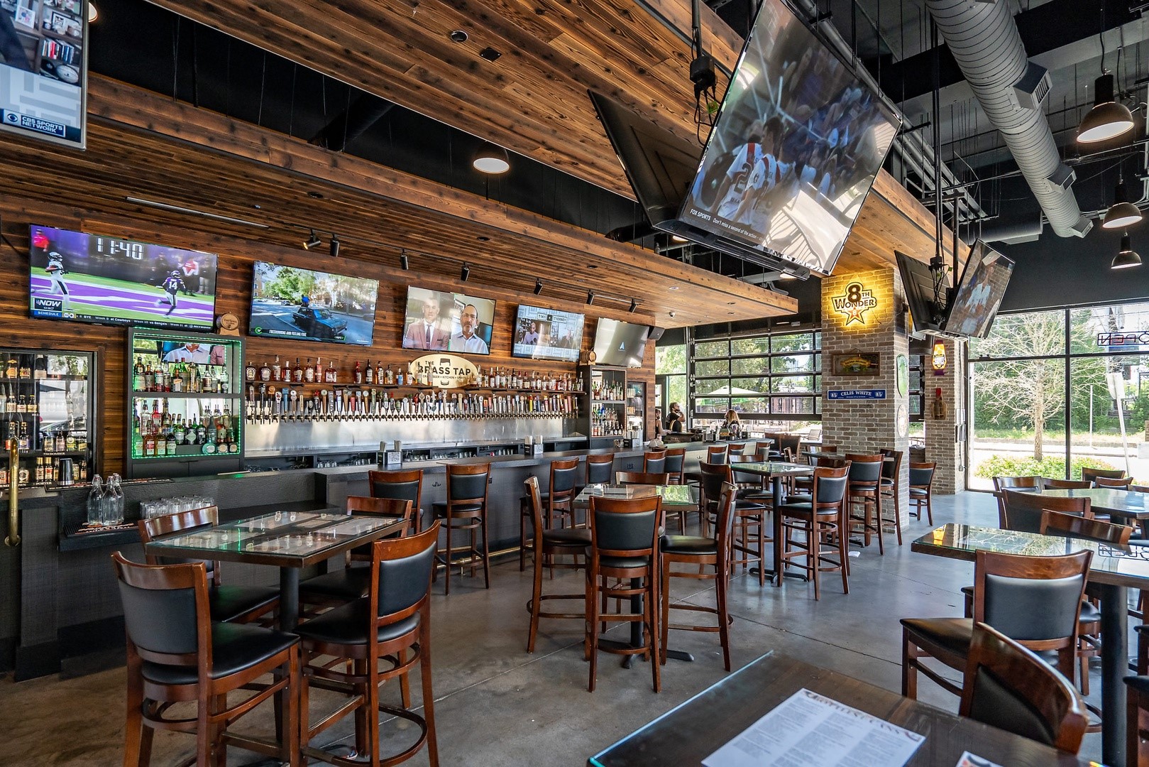 3550 Main Street, Unit 4415 Houston, TX 77002 - Photo 43 of 46 a view of a bar restaurant