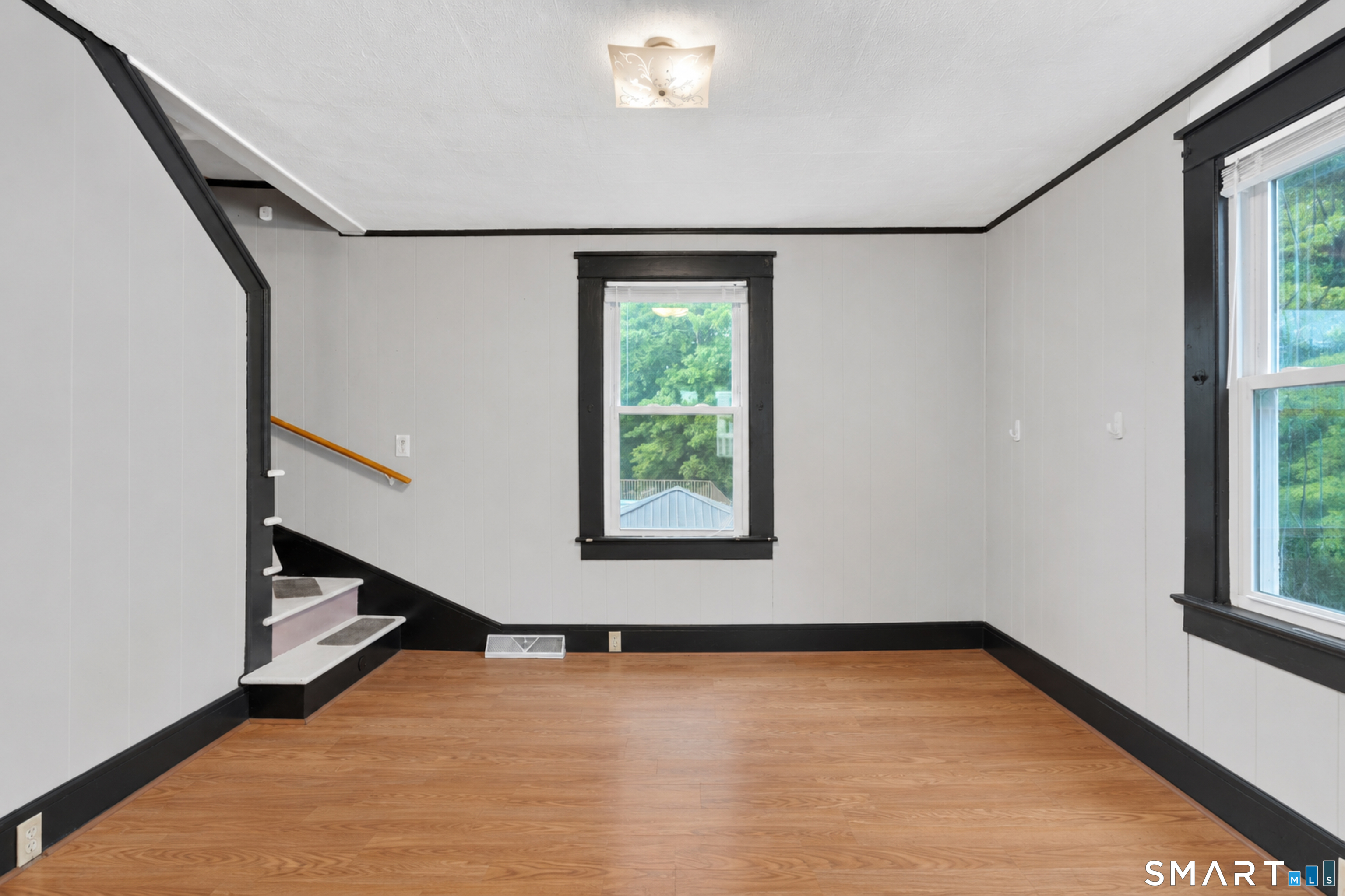 285 Niantic River Road Waterford, CT 06385 - Photo 7 of 40 Gallery Image 7