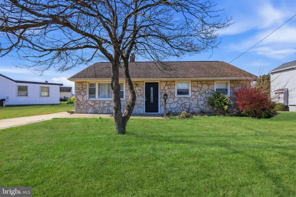 $299,000 | 444 Colonial Road, Bellmawr, NJ 08031