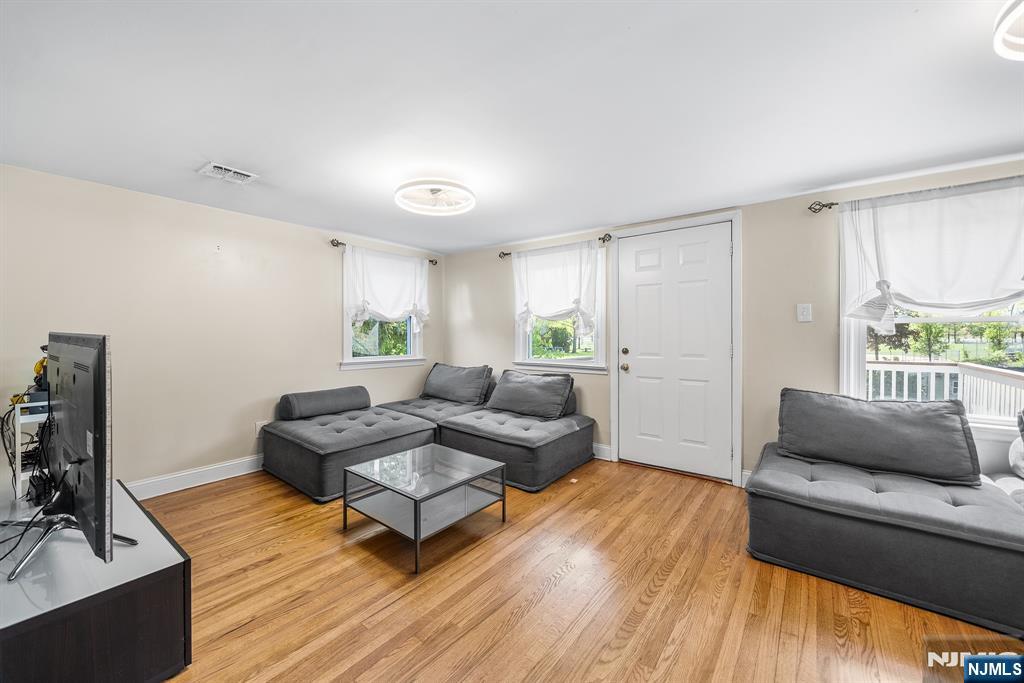 124 Crain Road Paramus, NJ 07652 - Photo 29 of 48