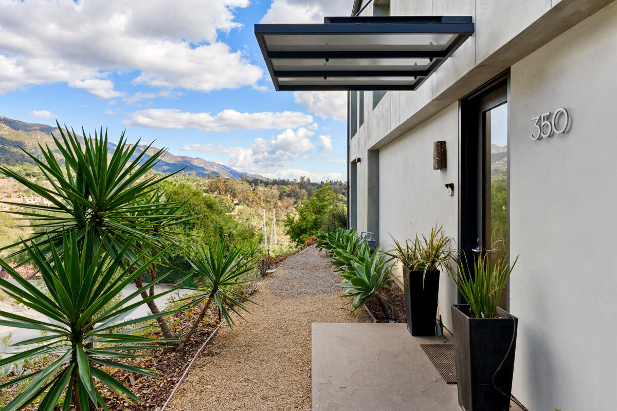 350 Conejo Road Santa Barbara, CA 93103 - Photo 14 of 47 Entryway