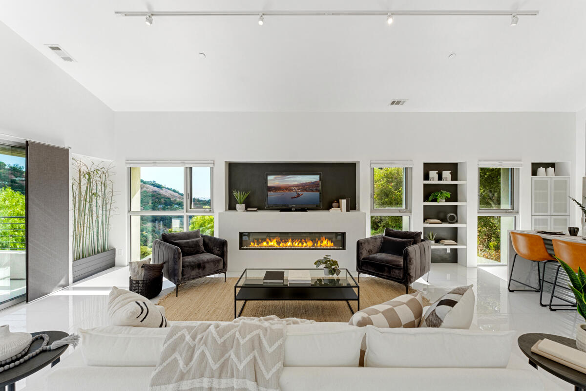 350 Conejo Road Santa Barbara, CA 93103 - Photo 20 of 47 Living Room