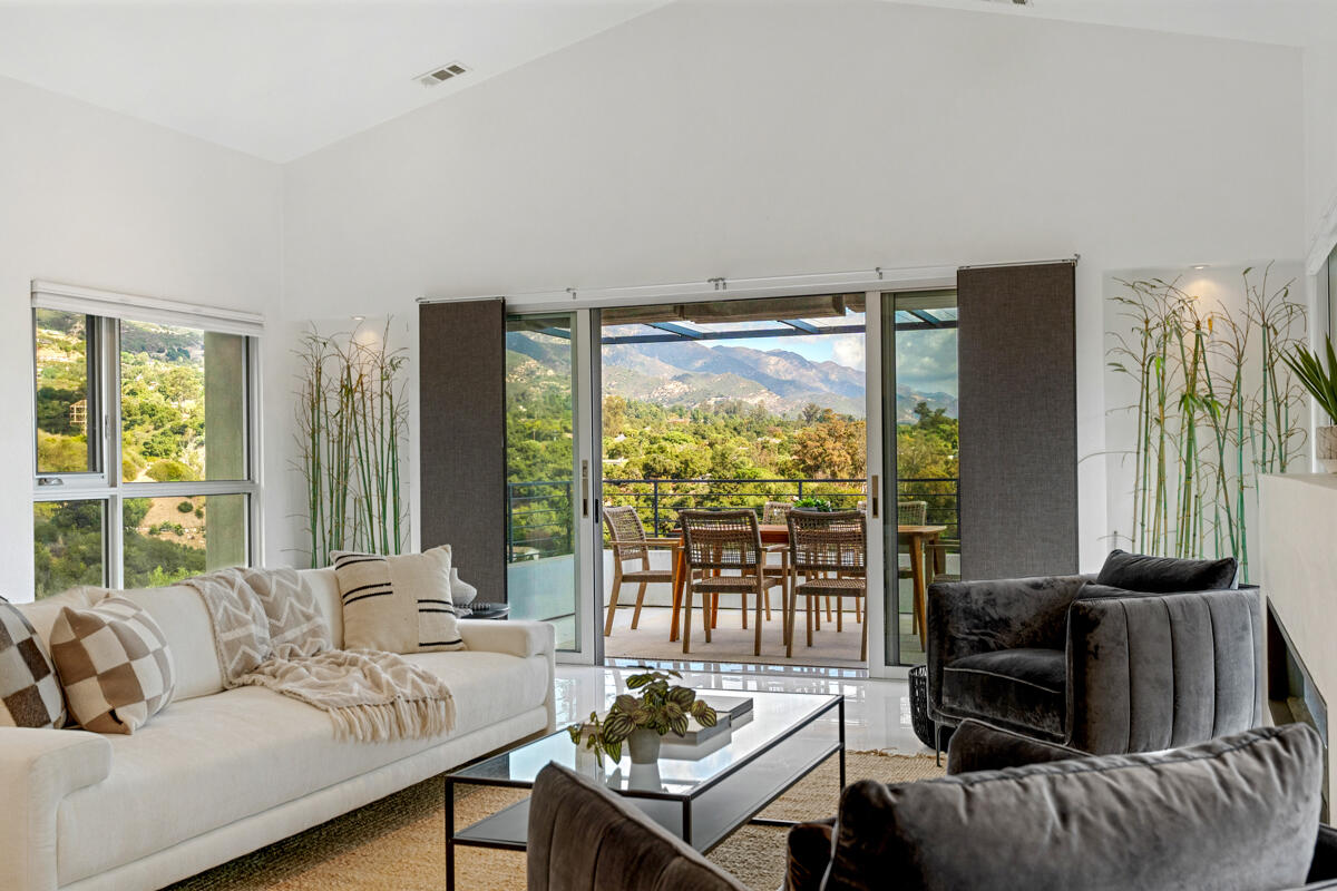 350 Conejo Road Santa Barbara, CA 93103 - Photo 21 of 47 Living Room