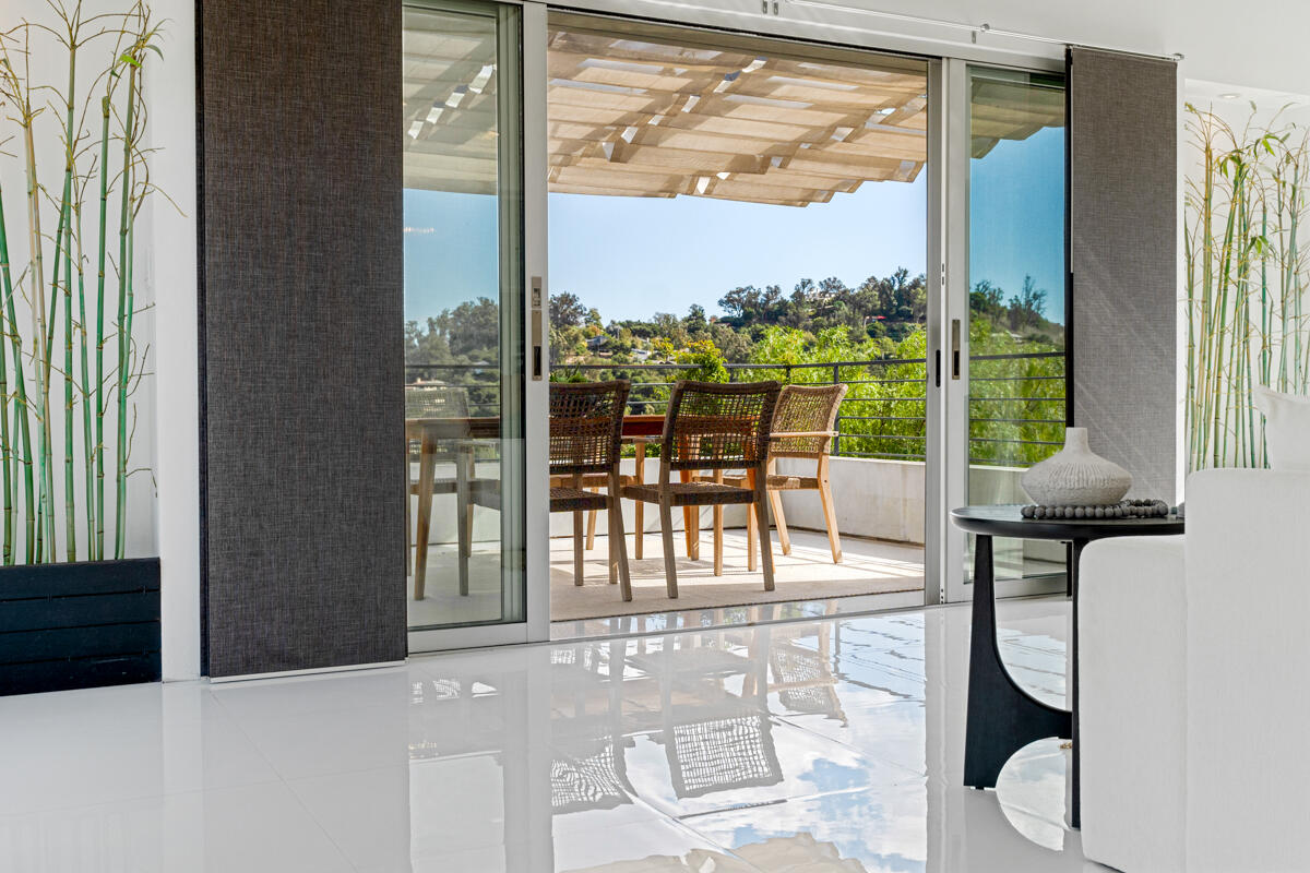 350 Conejo Road Santa Barbara, CA 93103 - Photo 22 of 47 Living Room