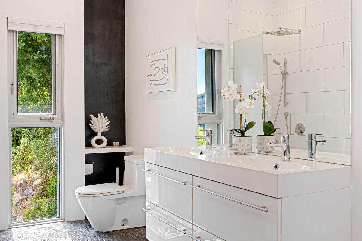 350 Conejo Road Santa Barbara, CA 93103 - Photo 30 of 47 Primary Bathroom